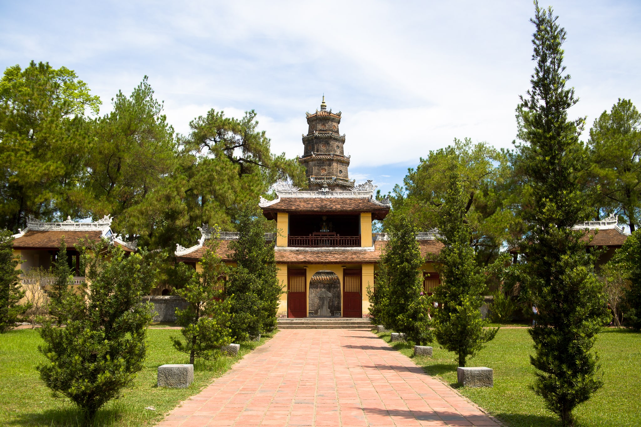 ティエンムー寺の安らかなスペースを体験 Danangguide ダナンにあるプライベートガイド専門の旅行会社